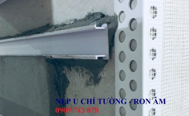 THI CÔNG CHỈ ÂM TƯỜNG NẸP NHỰA