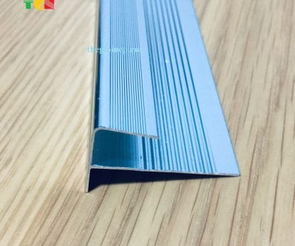 Nẹp Nhôm Mũi Bực Cầu Thang Màu Inox