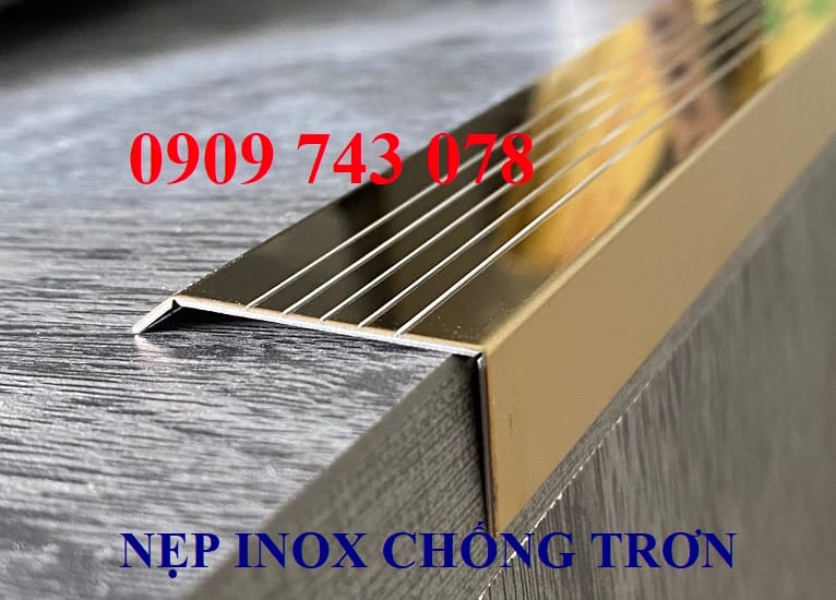 nep-inox-chong-tron-mui-bac-cau-thang