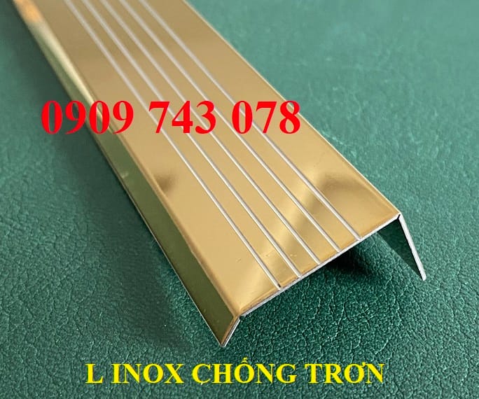 nep-inox-chong-tron-cau-thang